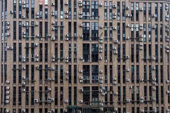 外墙挂200台空调是怎么回事？