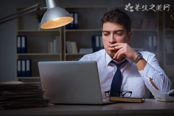 兔子舔脚代表什么