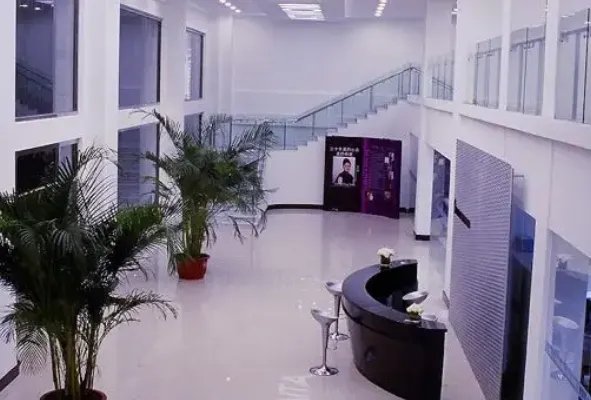 全国十大化妆学校排行榜，第一来自法国，黑光教育排第五