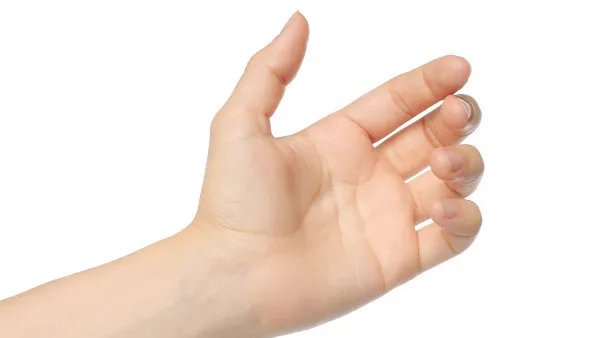 手指甲上有竖纹是怎么回事