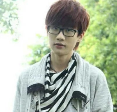 网传刘冬男友竟是许嵩？宅男女神现真身差别大