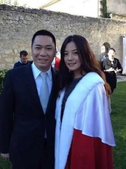 黄有龙微博罕见秀恩爱 与前妻离婚娶赵薇内幕遭扒