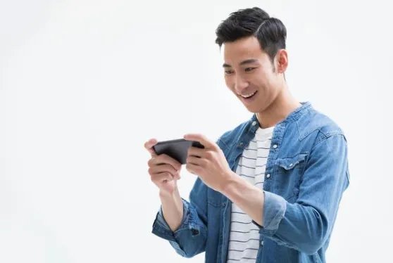 河北00后长期玩手机致颈椎变形，经常玩手机还有哪些危害？