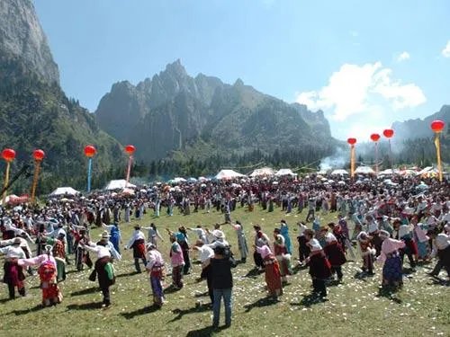 锅庄是什么意思？