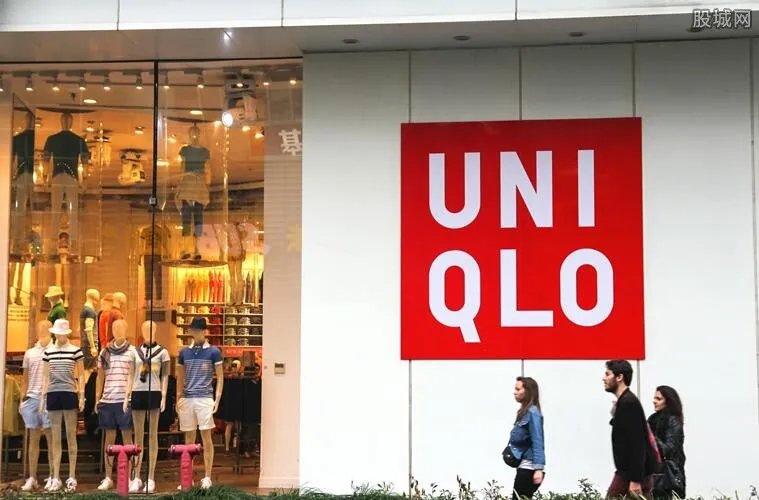 优衣库联名款遭疯抢 KAWS是什么来头那么多人哄抢