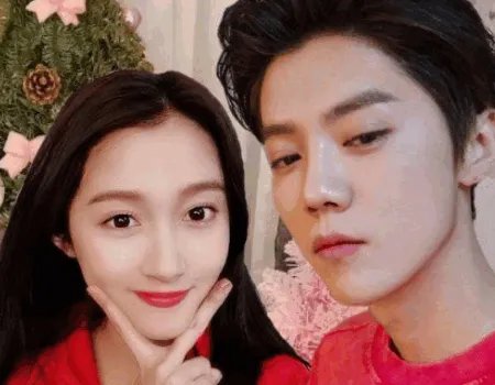 关晓彤和鹿晗主动爆出恋情，为什么他们要在当红时期这样做？