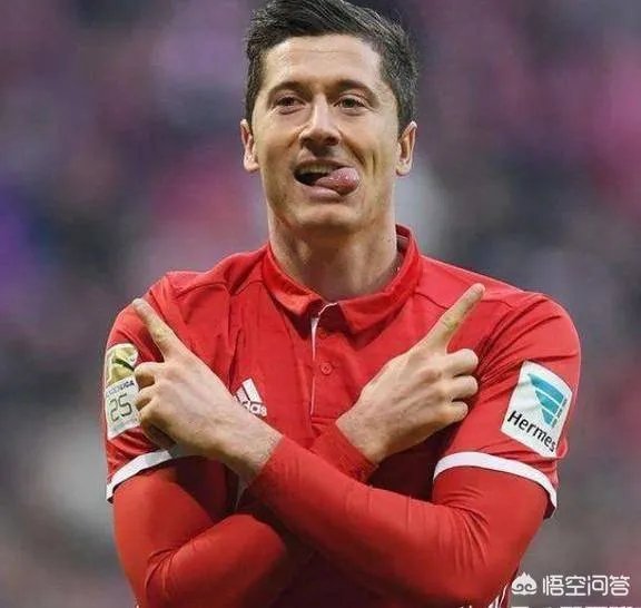 罗伯特 莱万多夫斯基是现代前锋的模板？为什么？