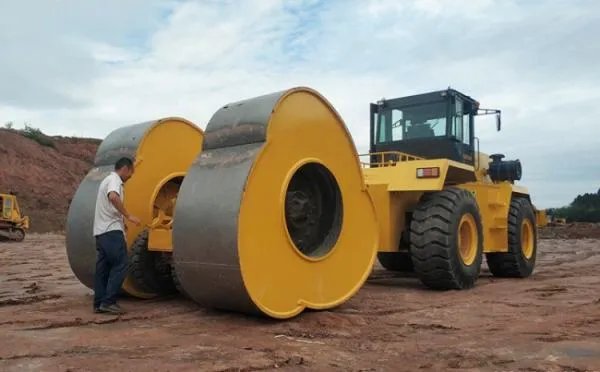 冲击压路机是什么样子的机械设备?