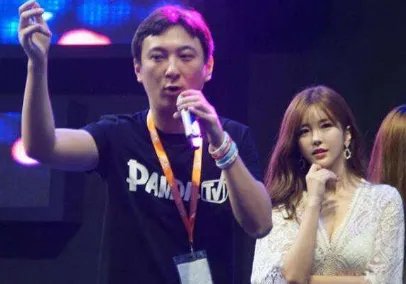 主播向王思聪讨薪是怎么回事？