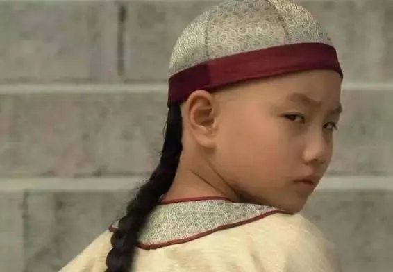 还珠格格里的老佛爷真的是甄嬛吗？