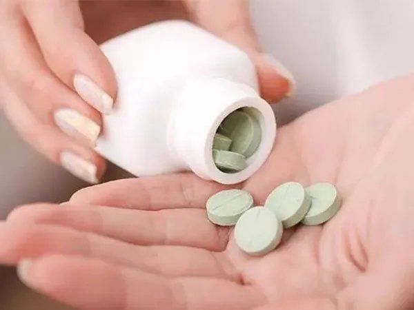 服用安美奇也要谨慎其副作用，激素失衡可不是小问题