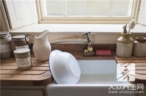 厨房去污渍的小妙招