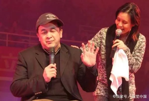 多年不见的黄宏一天内被免职带走，已经六年了，现状令人担忧，怎么回事？