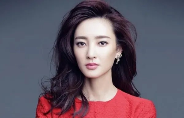 乔振宇与王丽坤恋爱8年，最后却分道扬镳，转身闪婚王倩一，啥情况？