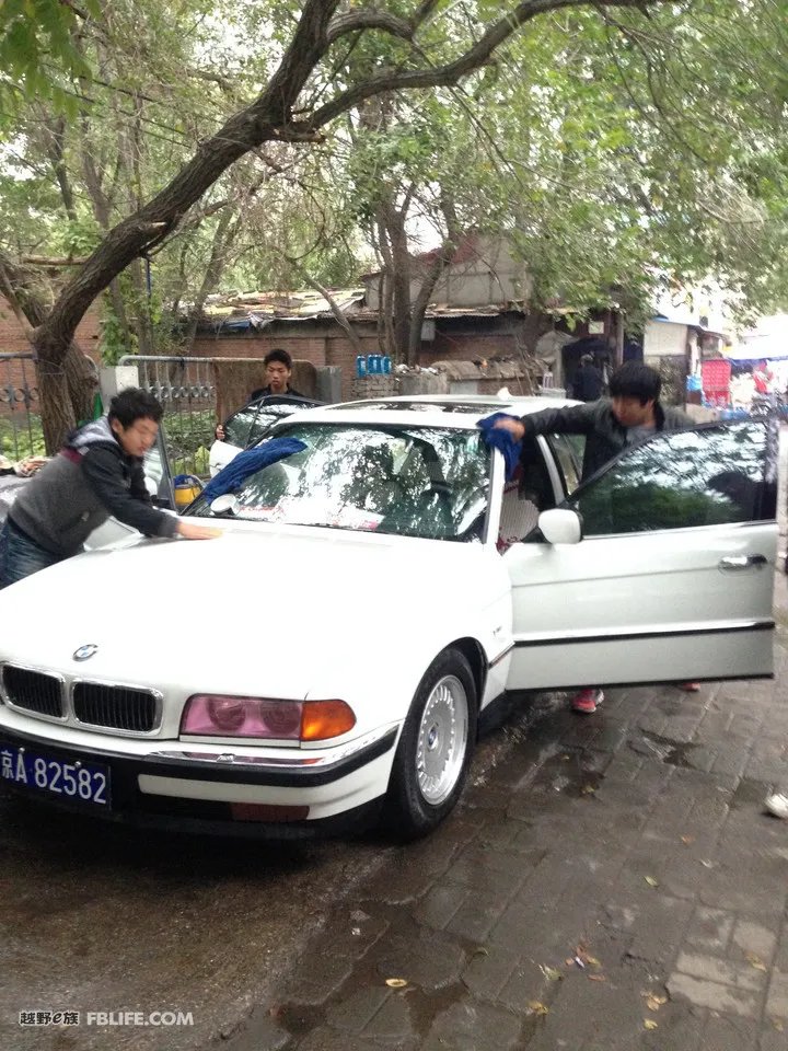 宝马L7的性能参数