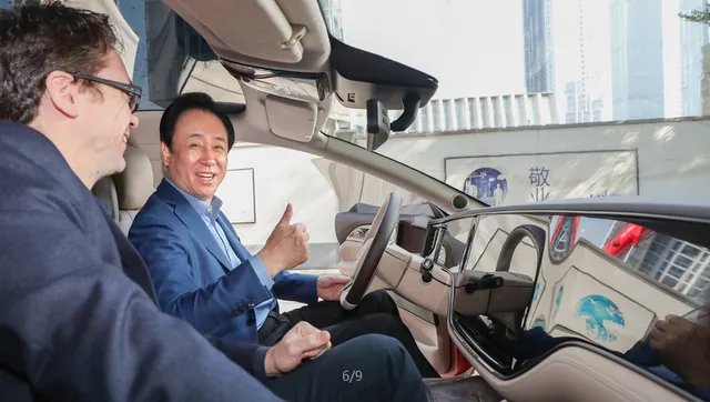 恒驰汽车内饰图曝光,许家印坐车内竖起了大拇指