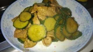 黄瓜炒肉片
