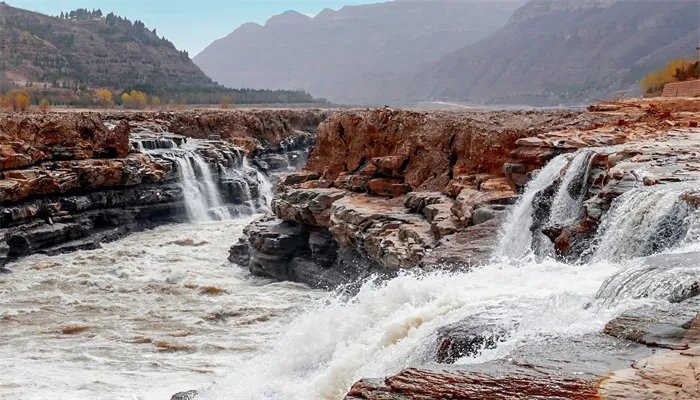 黄河壶口瀑布位于陕西与哪个省之间