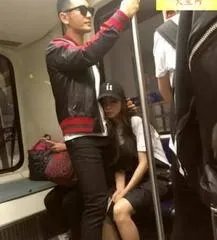 网友偶遇黄晓明坐地铁，这是真的吗？