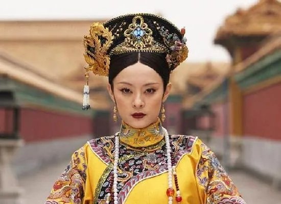 还珠格格里的老佛爷真的是甄嬛吗？