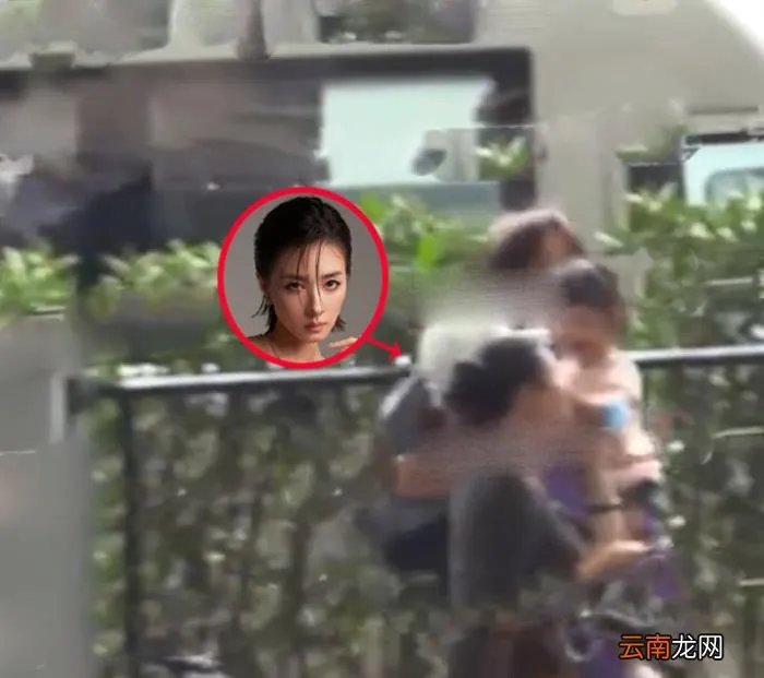 万茜不避嫌与老公街头甜蜜喂食 万茜的真正老公图片