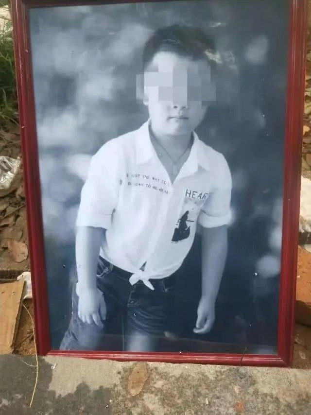 长沙9岁遇害男童舅舅：百余人围观疯子暴行，如果是你们的孩子呢。你怎么看？