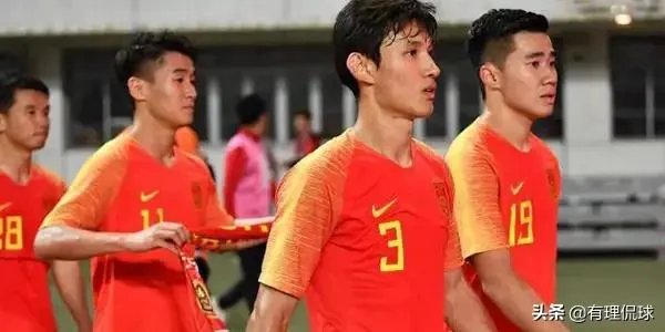 王燊超是中后卫？