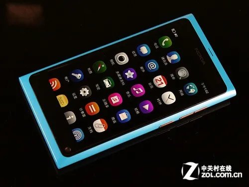 Lumia800前辈 第一款MeeGo诺基亚N9评测