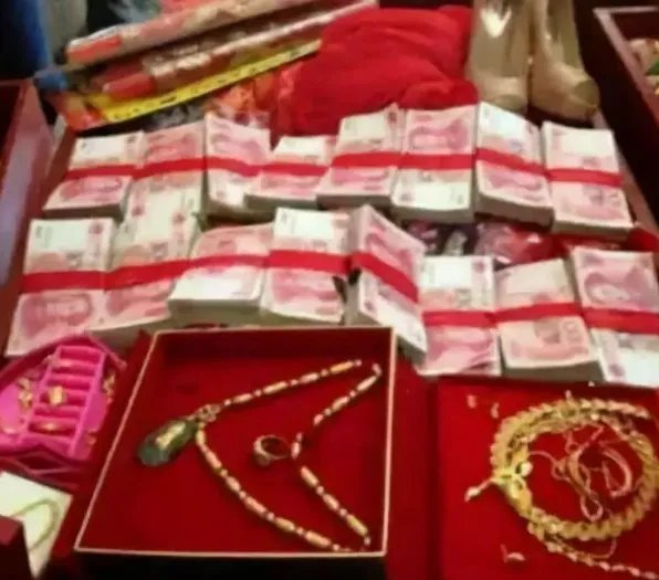 订婚时给的钱是彩礼吗 订婚礼金一般给多少