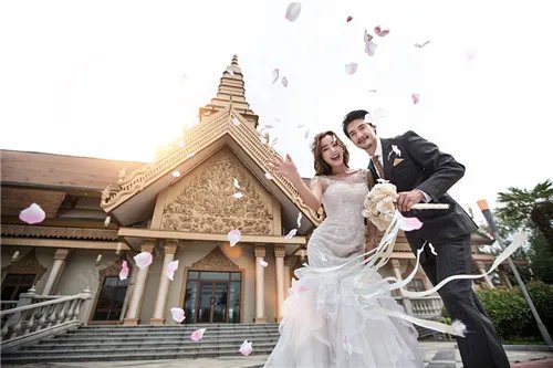 西安婚纱摄影工作室排行榜   西安拍婚纱照一般多少钱