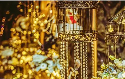 金色婚礼现场布置方法   金色主题婚礼效果图