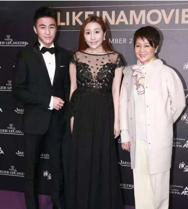 赌王四太年纪是大点，气质方面两个女儿能比的过她吗？