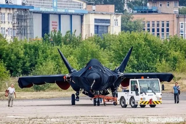 怎么看待俄罗斯新第5代战机即将亮相莫斯科航展呢？