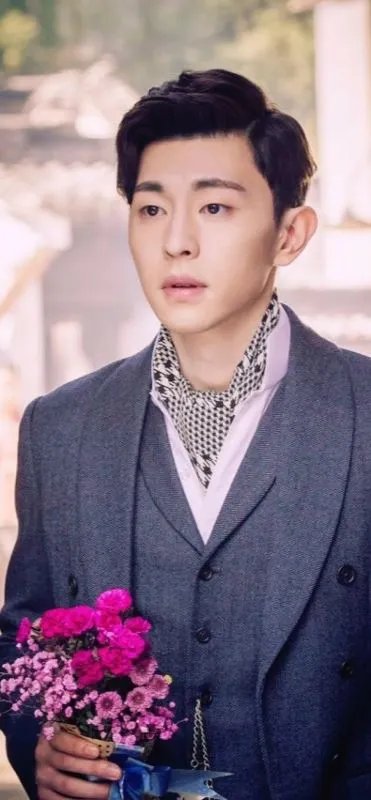 如何评价国产新剧《海棠经雨胭脂透》？