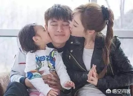 贾乃亮的微博直播视频为什么忽然删了，和李小璐夜不归宿有关系吗？