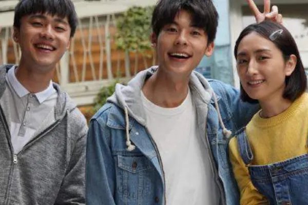 想见你讲的是什么故事看不懂