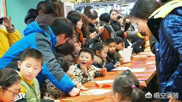 雨花区：普惠幼儿园名额有限，众多家长自带板凳和零食通宵排队报名, 你怎么看？