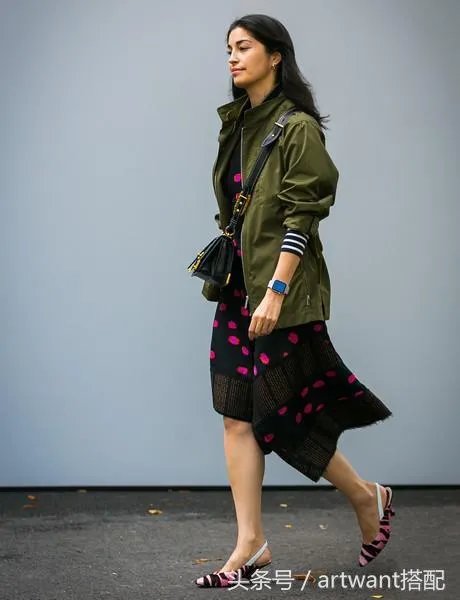 今年秋季比较流行什么样的外套呢？