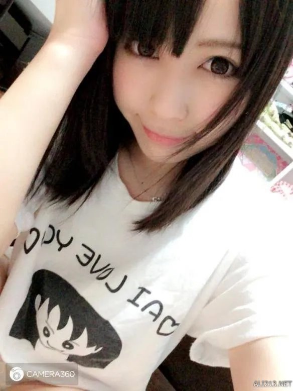 11区宅男女神晒女仆装COS 这么清纯竟然是18禁女星