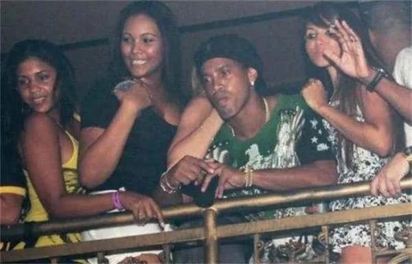 小罗怎么把自己玩废的,他退役那么早全是自己作的!