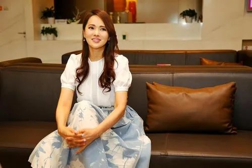 伊能静首次正面回应哈利穿女装,力挺儿子有错吗?