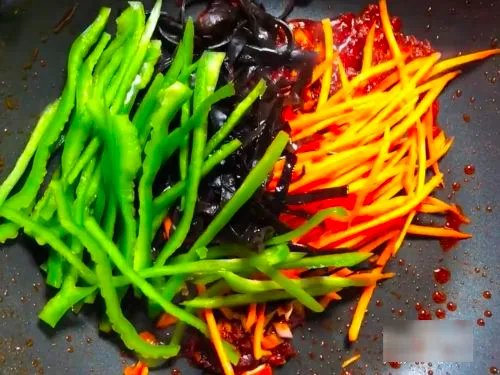 鱼香肉丝的做法家常菜视频