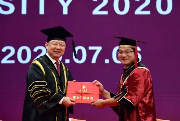 深大硕导胡明伟被投诉不让学生毕业，当事人将会面临怎样的处罚？