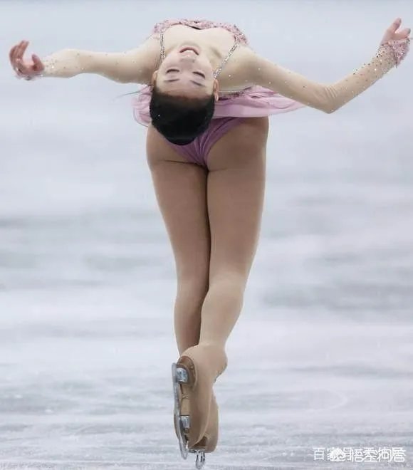 中国花滑美少女李子君今日通过微博宣布退役，你怎么看待此事？