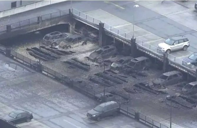 英立体停车场发生火灾造成怎样的损失？