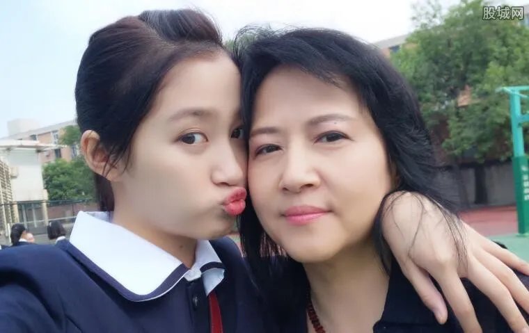 关晓彤的妈妈是谁 关晓彤的妈妈是哪里人