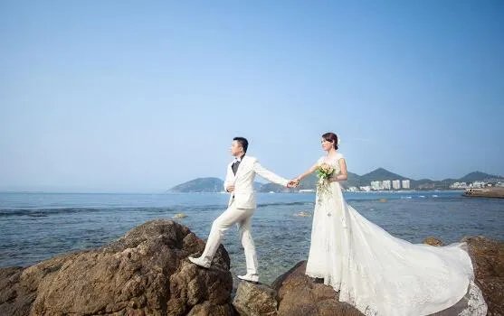 婚纱照几套衣服合适 婚沙照一般价位多少钱