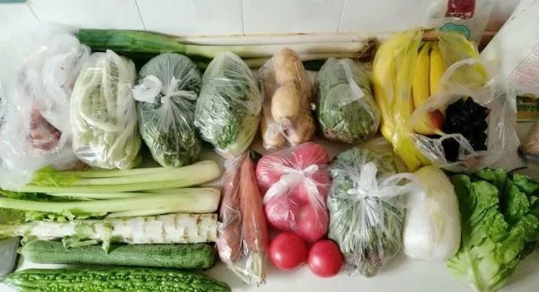 上海一家三口被封44天买菜花2万，这个开销合理吗？