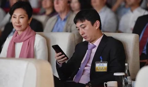 王思聪一家三口同框亮点是什么？