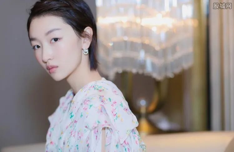 周冬雨割双眼皮后气质大变 自爆现在仍旧单身